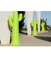 Pancho lámpara de pie con forma de cactus.
