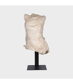 Torso de Samotracia en mármol reconstituido.