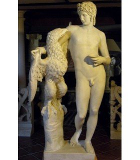 Gaminedes en mármol reconstituido.