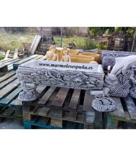 Jardinera de troncos grande en piedra artificial.