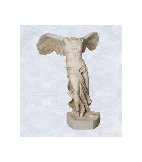 Victoria de Samotracia en mármol reconstituido.