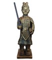 Guerreo Chino con espada color metálico.