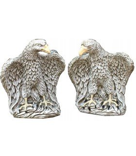 Pareja de águilas reales en piedra