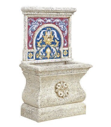 Fuente Romana con rosetón en piedra.