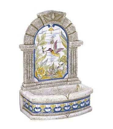 Fuente Alhambra con azulejos de colibrí