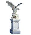 Águila grande con pedestal en piedra