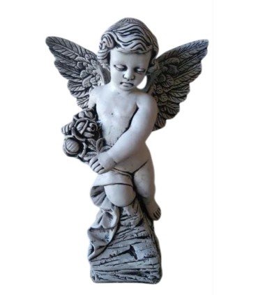 Ángel con alas en piedra