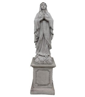 Virgen de Lourdes con pedestal en piedra