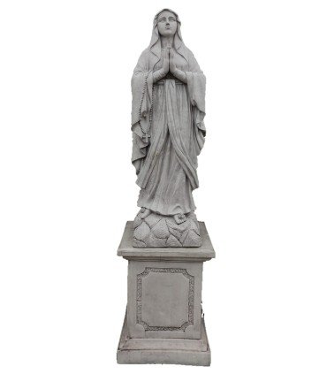 Virgen de Lourdes con pedestal en piedra