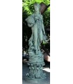 Estatua Cordobesa con pedestal en piedra artificial.